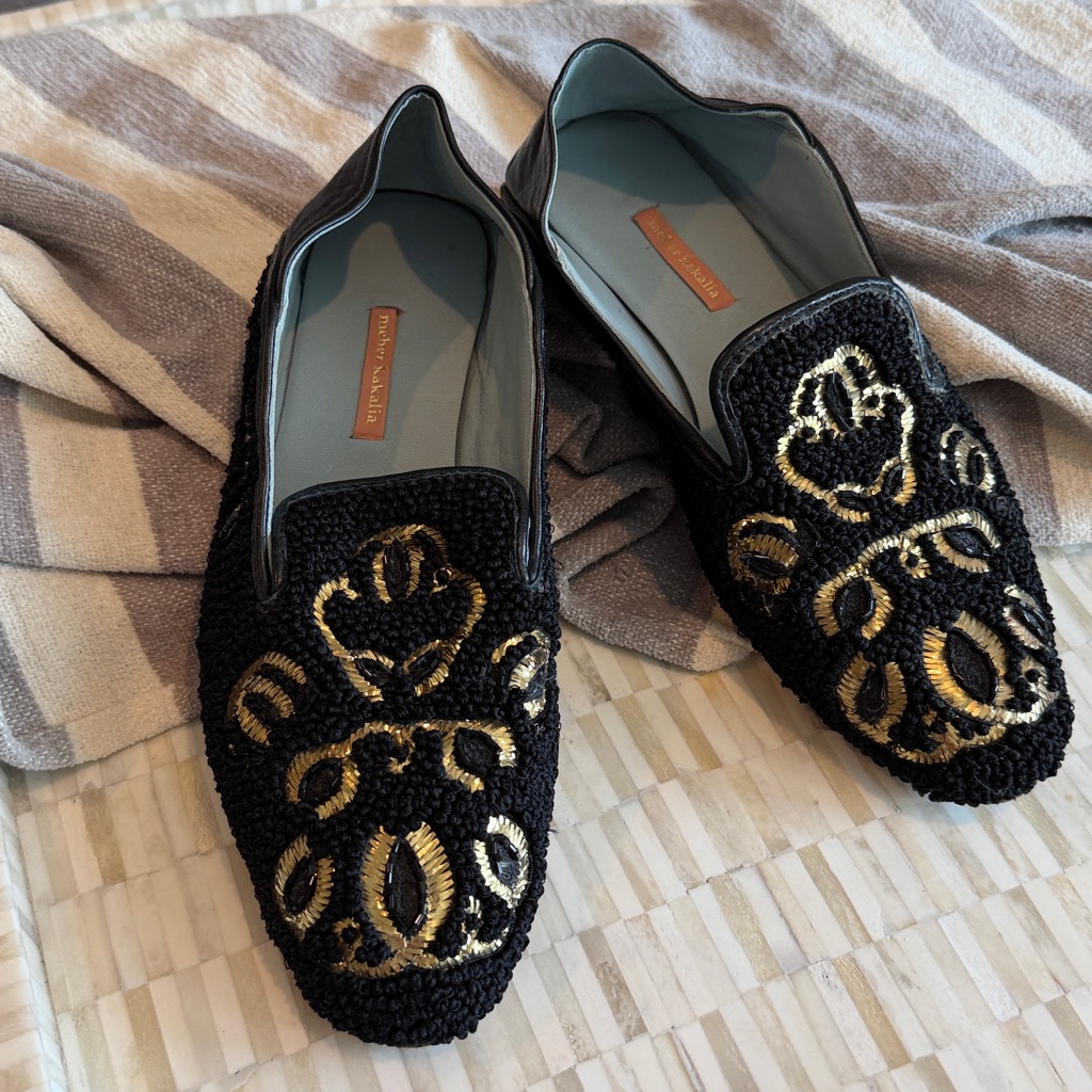 Meher Kakalia Embroidered Loafers - Black And Gold